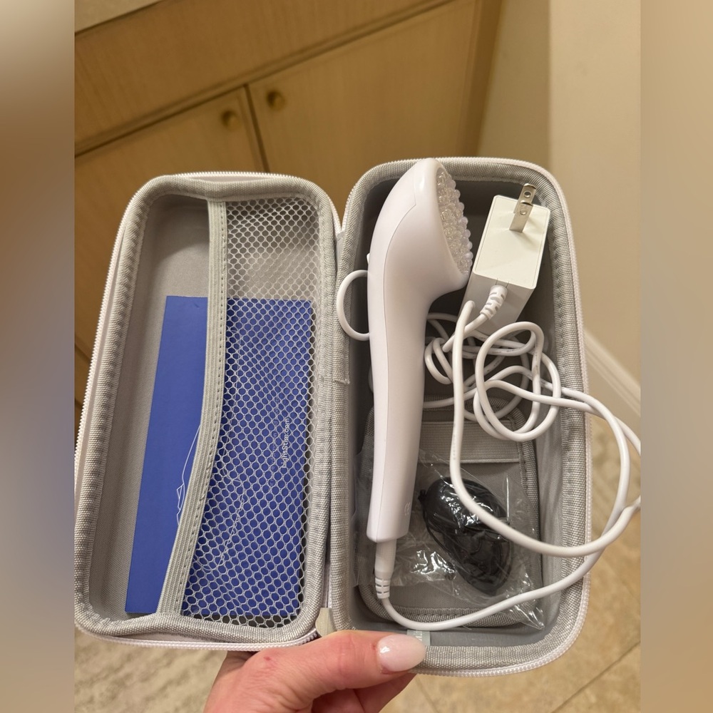 White Handheld red light simulator with Case